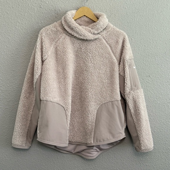 Nike Sweaters - Nike Sherpa Therma Fleece Training Sweater Size Large EUC